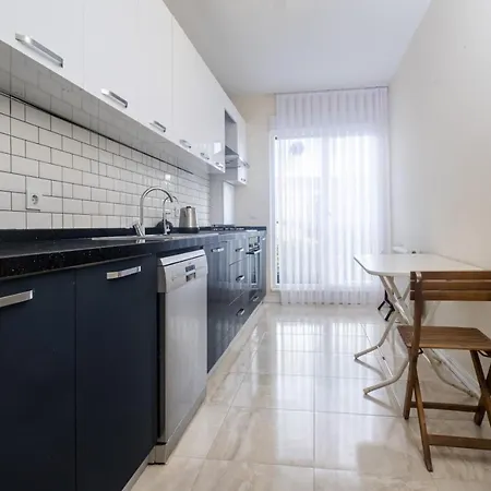 Modern And Central Flat With Balcony In Maltepe Διαμέρισμα