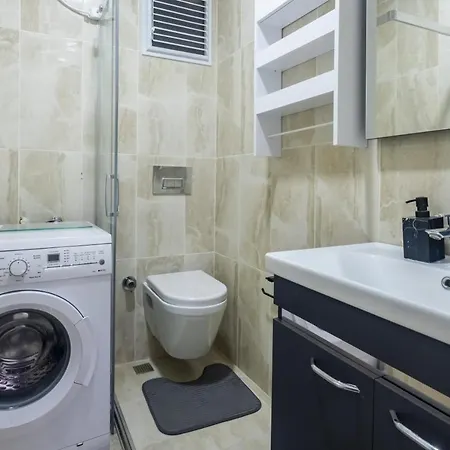Modern And Central Flat With Balcony In Maltepe *